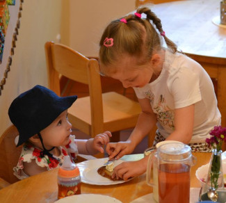 Frühstück Groß hilft Klein